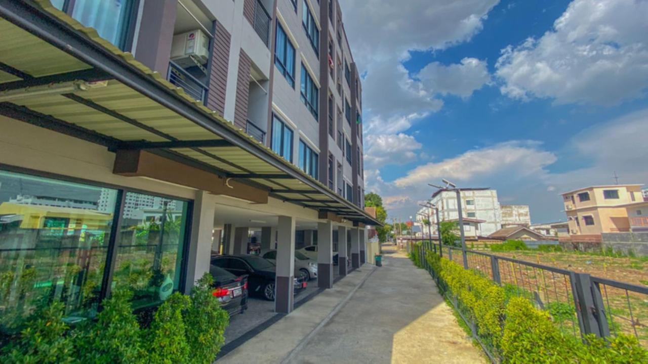Отель Plearnwan Deluxe Mansion Бангкок Экстерьер фото