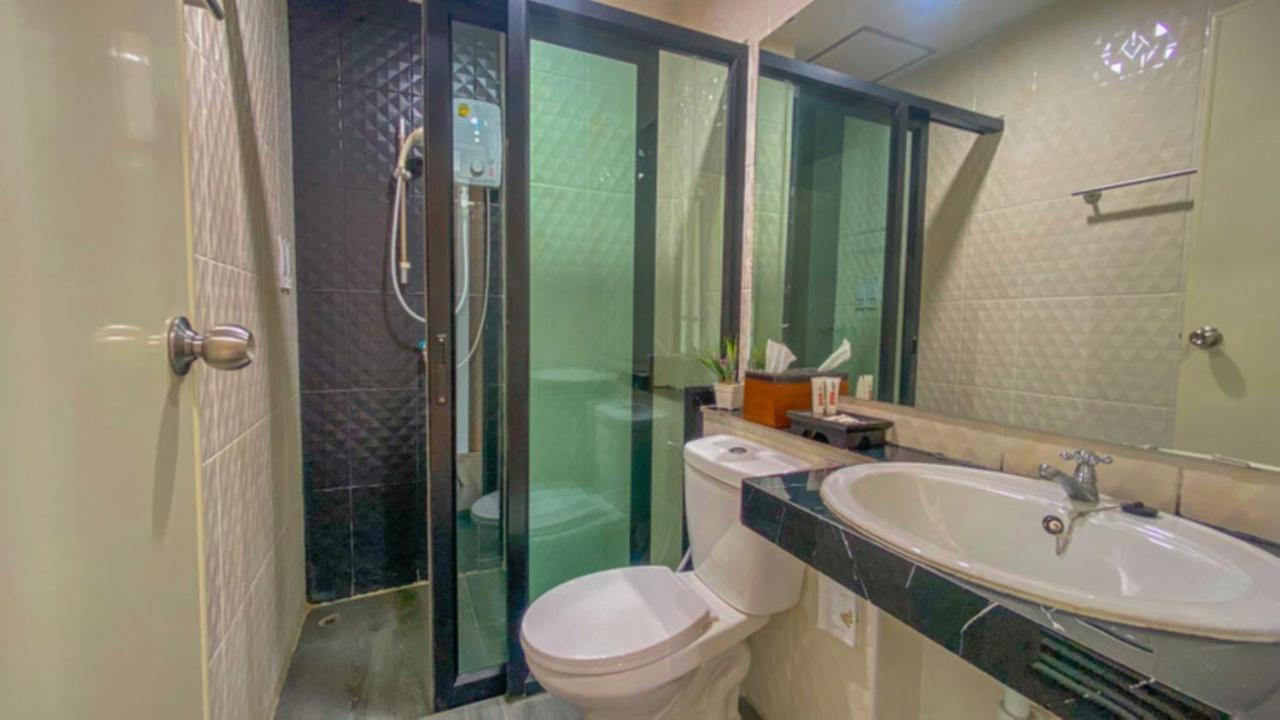 Отель Plearnwan Deluxe Mansion Бангкок Экстерьер фото